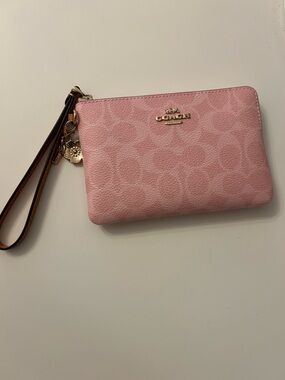 Coach Corner Zip Wristlet - Powder Pink